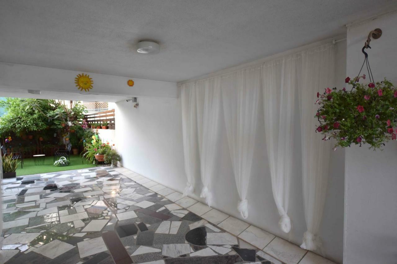 Angela'S Luxury Apartments Larnaca Dış mekan fotoğraf