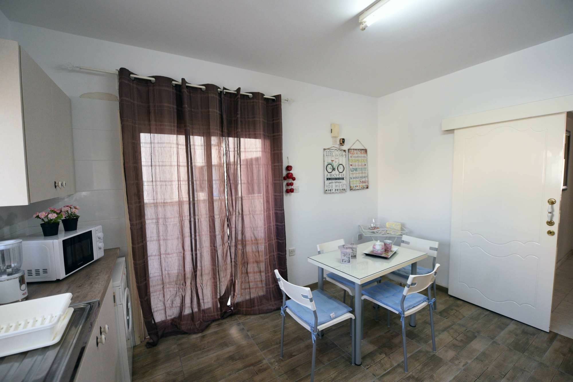 Angela'S Luxury Apartments Larnaca Dış mekan fotoğraf