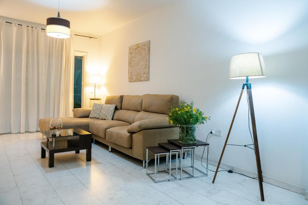Angela'S Luxury Apartments Larnaca Dış mekan fotoğraf