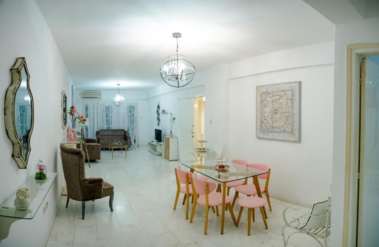 Angela'S Luxury Apartments Larnaca Dış mekan fotoğraf