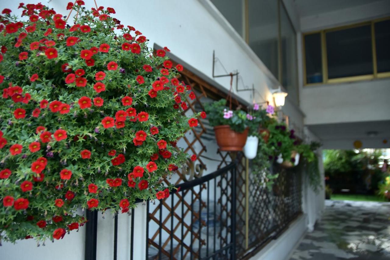 Angela'S Luxury Apartments Larnaca Dış mekan fotoğraf